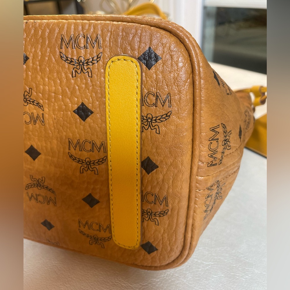 MCM Visetos Medium Liz Reversible Shopper Tote in Cognac and Yellow Leather - Picture 12 of 17